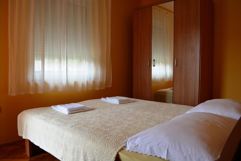 Apartments Neda Kampor Екстер'єр фото